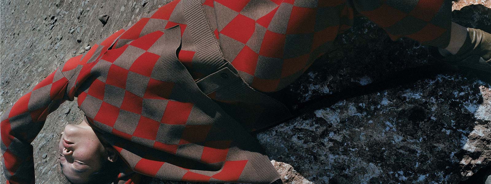 <h3 style="text-align: center;"><span style="color: #ffffff;">Fashion that doesn&rsquo;t cost the earth </span></h3>